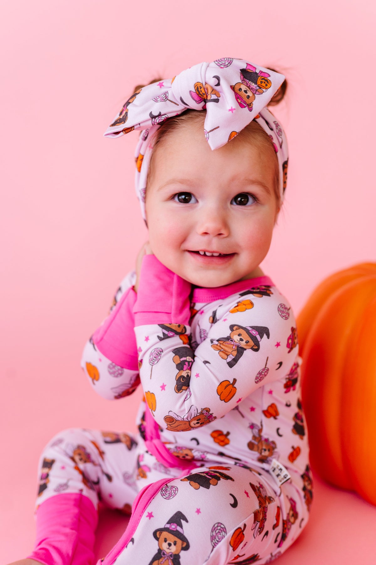 Hocus Pocus Honey Bear Top Knot Bow (EST SHIP TIME 1-2 WEEK)